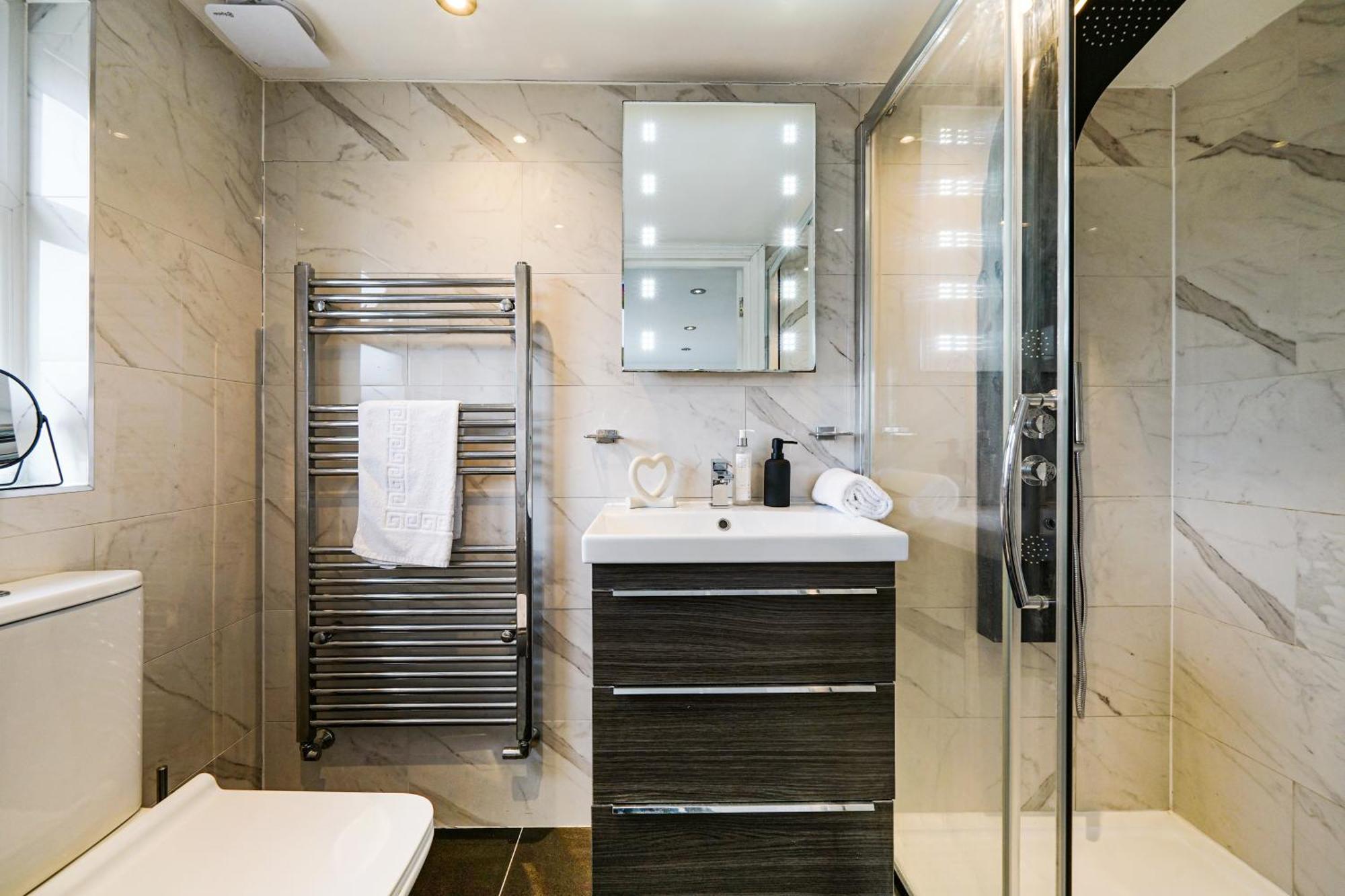 Spa Shower I 4Bed 3Bath I Sleeps X9 I Parking X2 Elstree Exterior foto